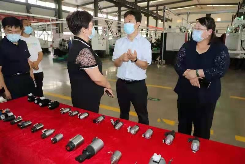 中国美女操逼交配视频安阳市市长高永一行莅临我公司参观调研
